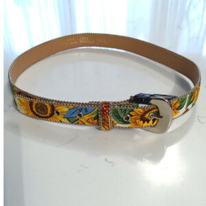 NWT Motion East Vintage hand tooled sunflowers belt sz med metal detail belt USA